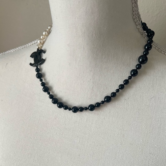CHANEL Faux Pearl Black Bead CC Logo Collar Necklace - Picture 2 of 8